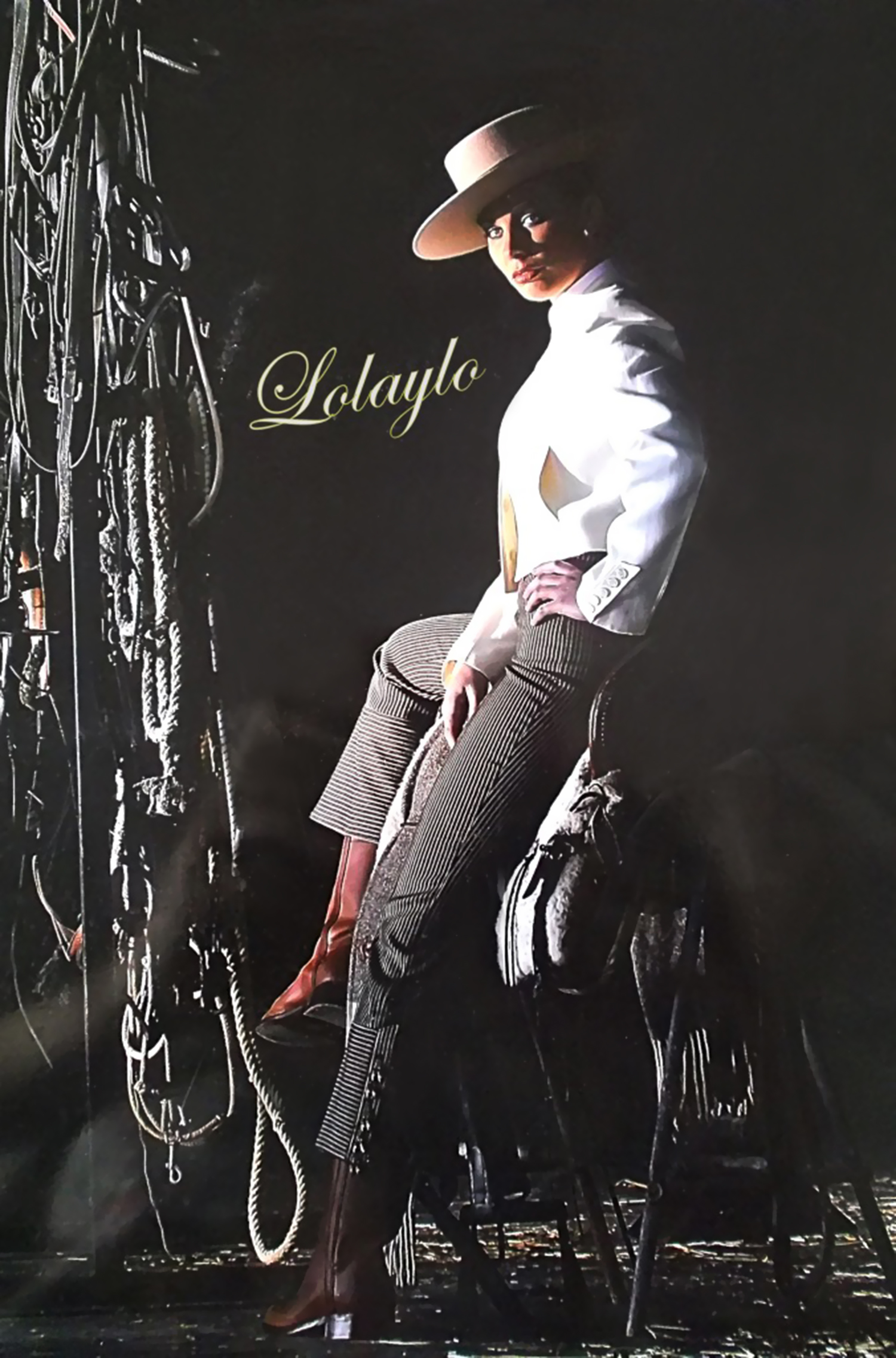 1- CHAQUETILLA COLOR HUESO Y PANTALÓN LYCRA RAYA MARRON. 255€_