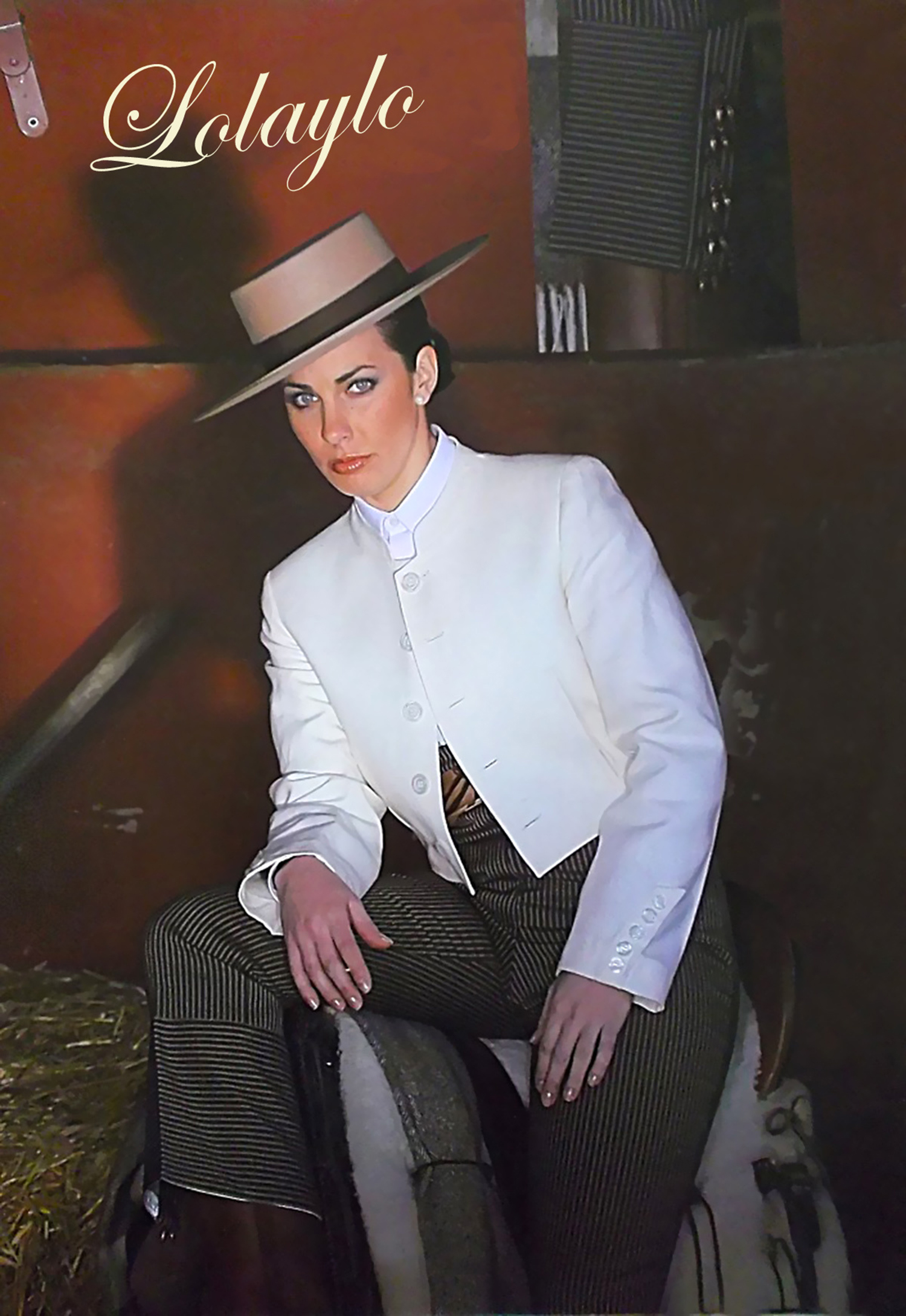 2- CHAQUETILLA COLOR COLOR HUESO Y PANTALÓN LYCRA RAYA MARRÓN 255€