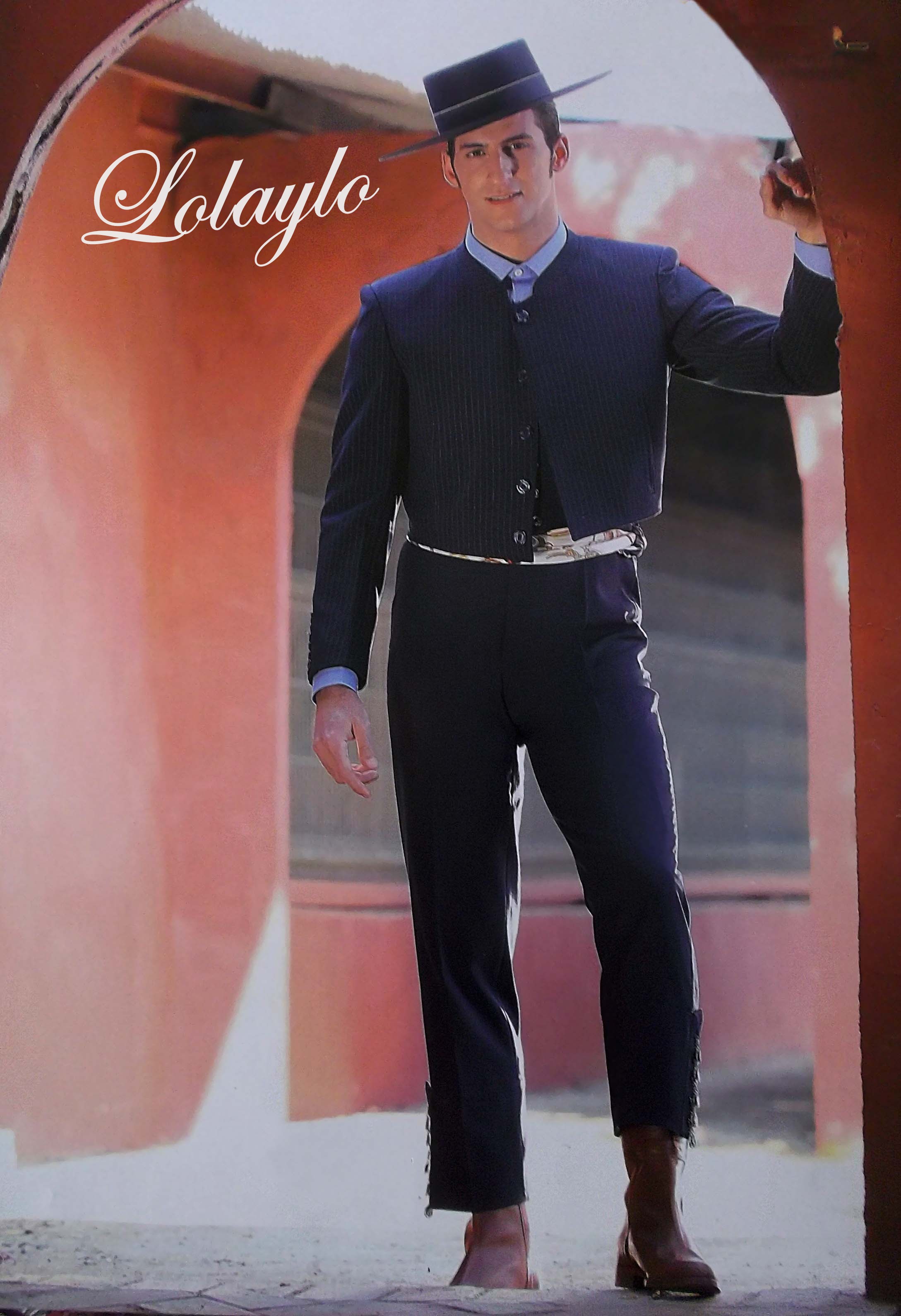 CHAQUETA Y CHALECO RAYA DIPLOMATICA AZUL. PANTALON LYCRA LISO. BEIGE Y AZAFATA