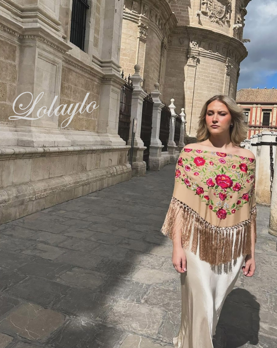 CON MANTONCILLO CAMEL