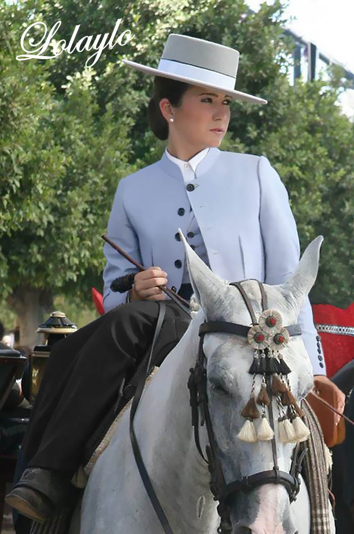 MIL RAYAS CELESTE 225€. AMAZONA NEGRO 120€.