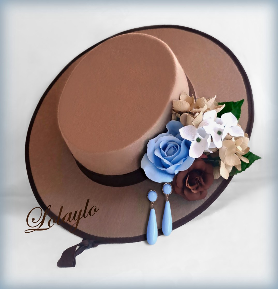 SOMBRERO. LÁGRIMAS Y TOCADO CELESTE 13€. PEN.14€_