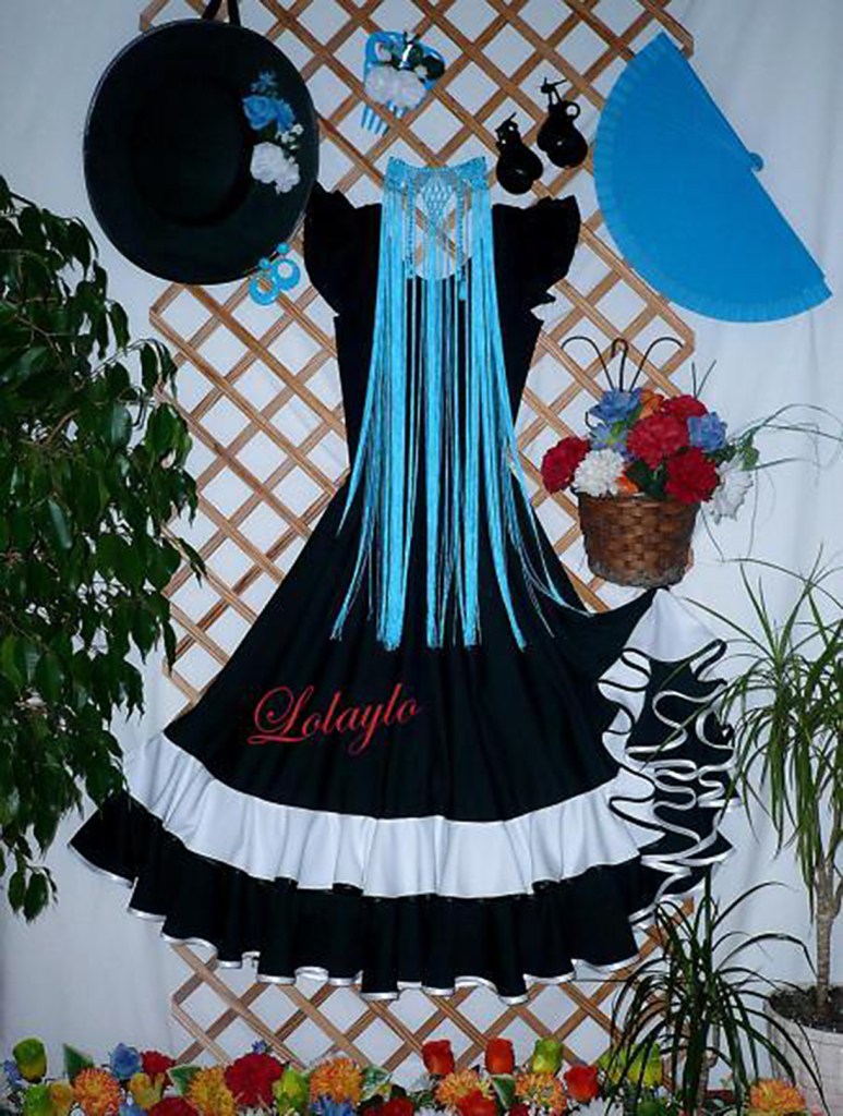 La imagen tiene un atributo ALT vacío; su nombre de archivo es 5408e-faldasdeensayodosvolantesvivosdecolorblancomantoncillocollarturquesa189.jpg