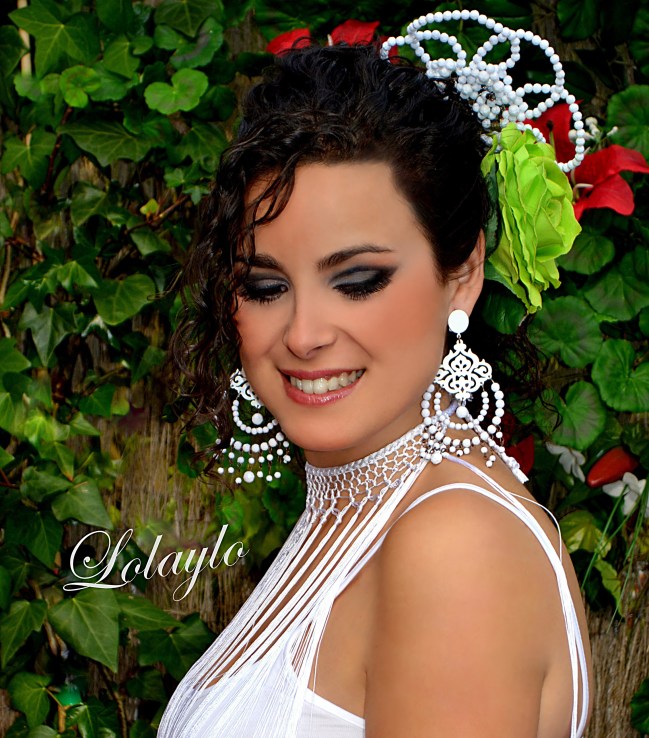 CONJUNTO PENDIENTES Y PEINETA BOLAS FACETADAS flor 15cm.